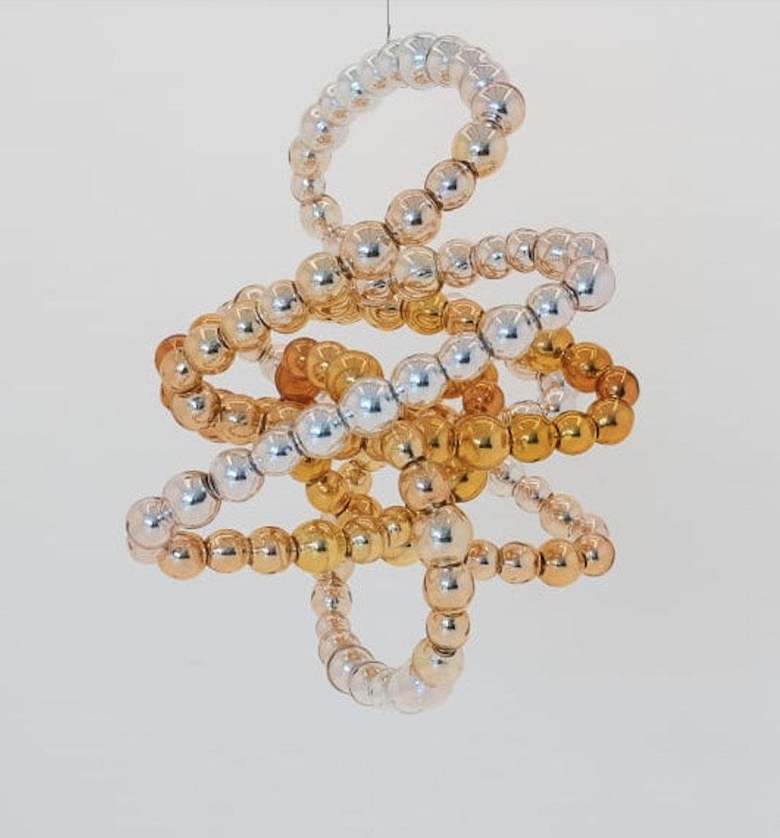 Jean-Michel Othoniel, Noeud Sauvage (Wild Knot), 2023. Mirrored Glass, Stainless Steel. 39.4 x 39.4 x 39.4 inches (100 x 100 x 100 cm). Courtesy the artist and Kukje Gallery, Seoul