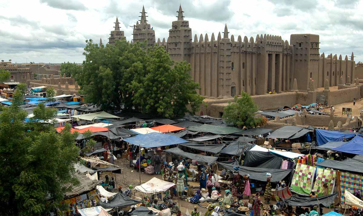 The great mosque of Djenné and the Monday great market