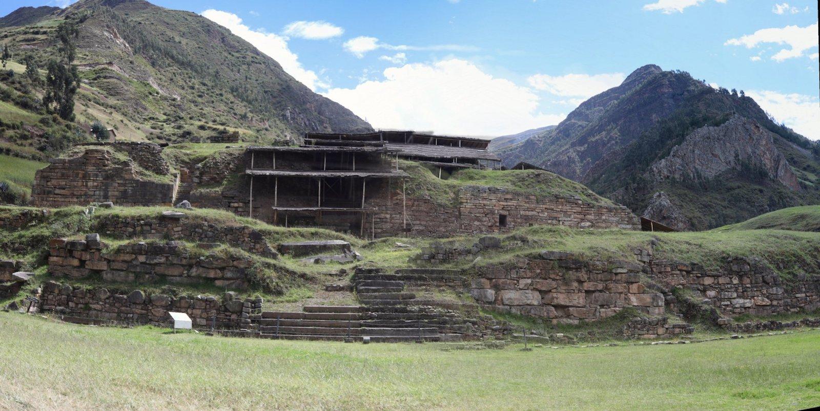 Photo of exterior of the Chavín de Huántar complex.