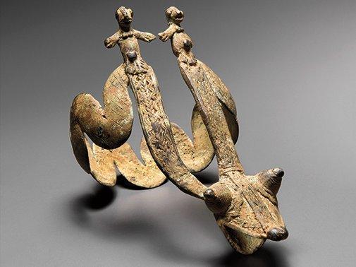 african metalwork. Gan artist, Burkina Faso, Funerary bracelet (bĩgè sĩmba), 19th century. Copper alloy.