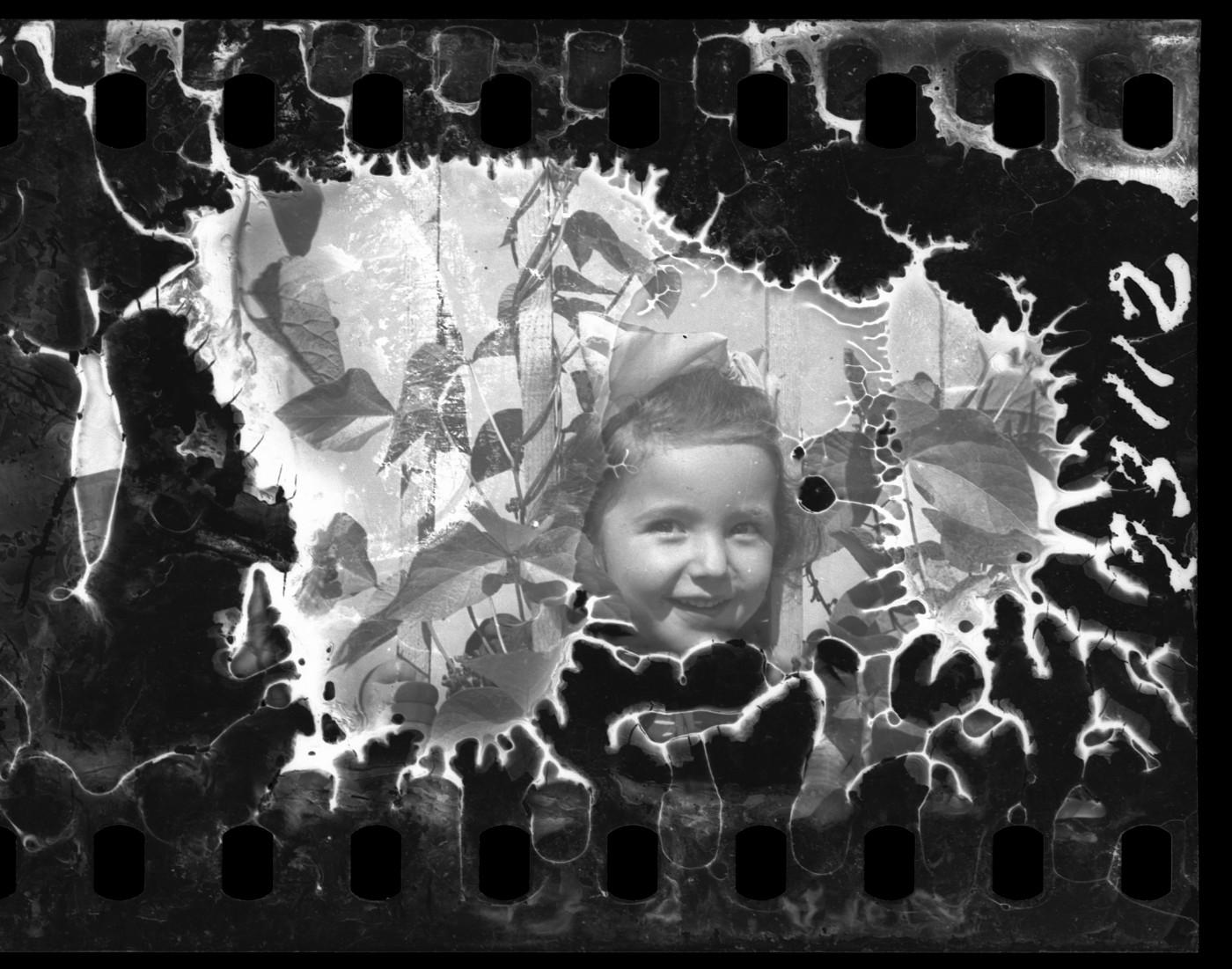 Henryk Ross, Young child smiling, 1940-1944