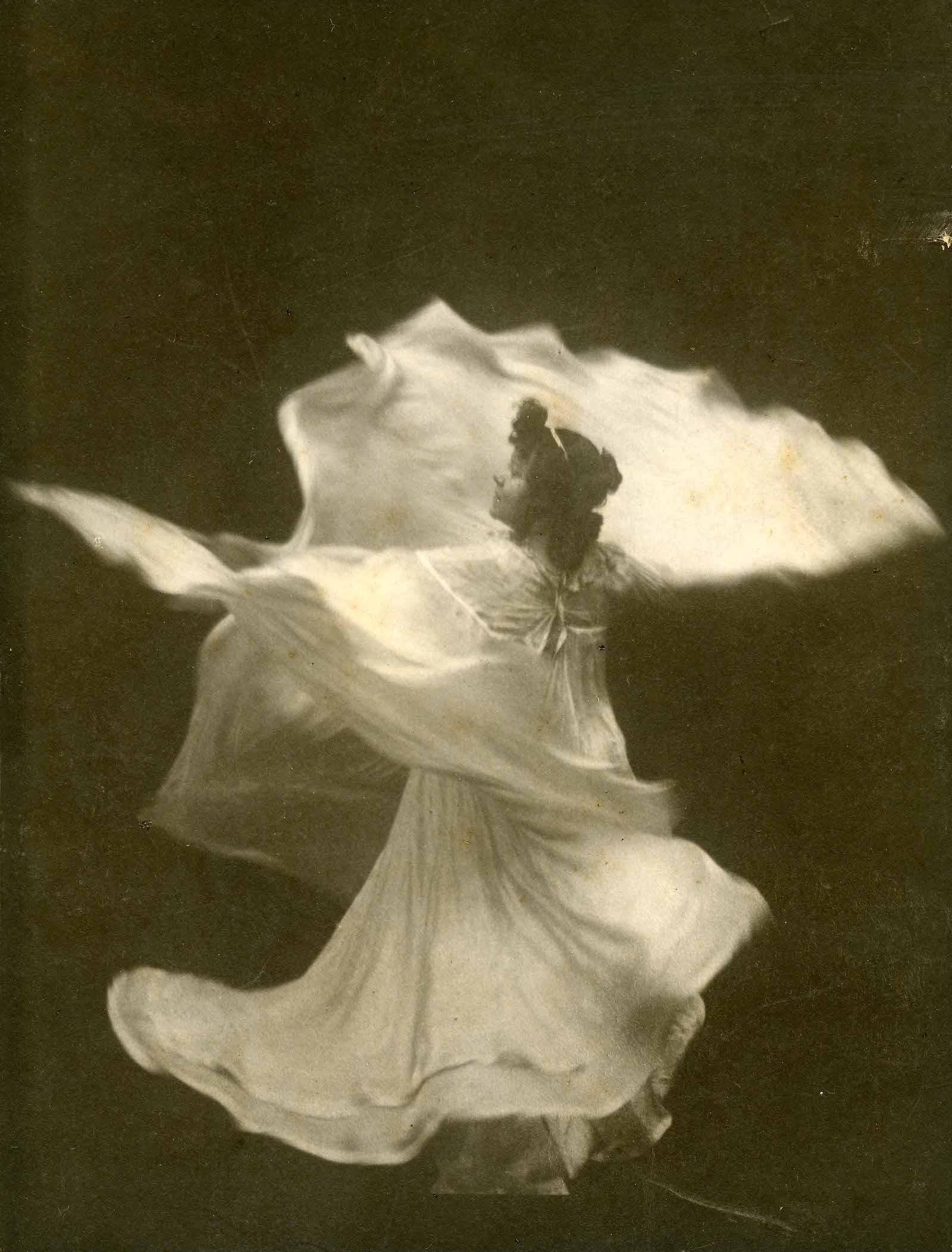 Detail of Loïe Fuller in La Danse Blanche. Courtesy Maryhill Museum of Art.