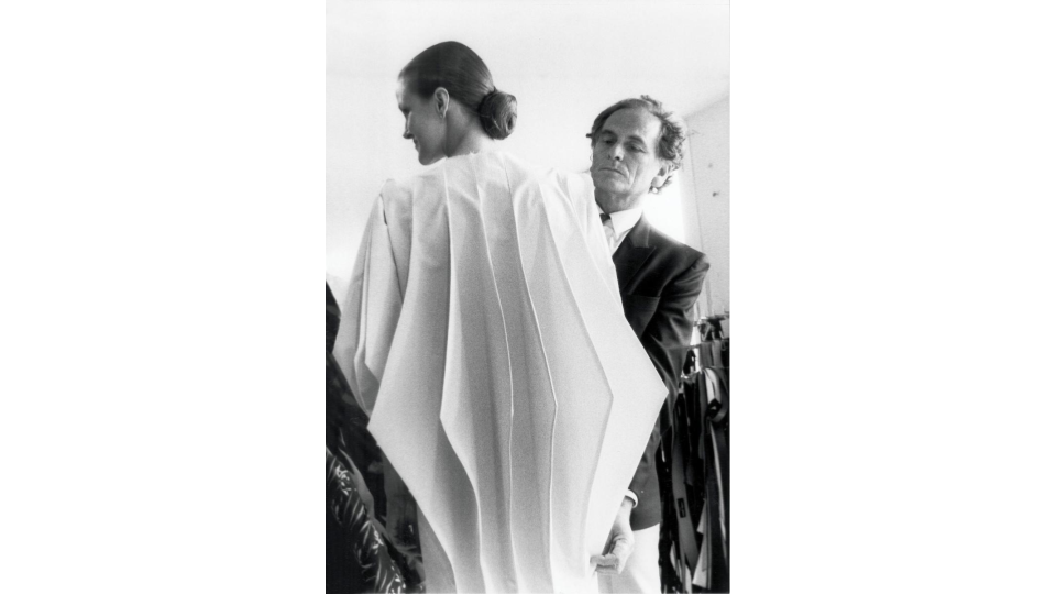 Pierre Cardin developing his "Computer" coat, 1980.