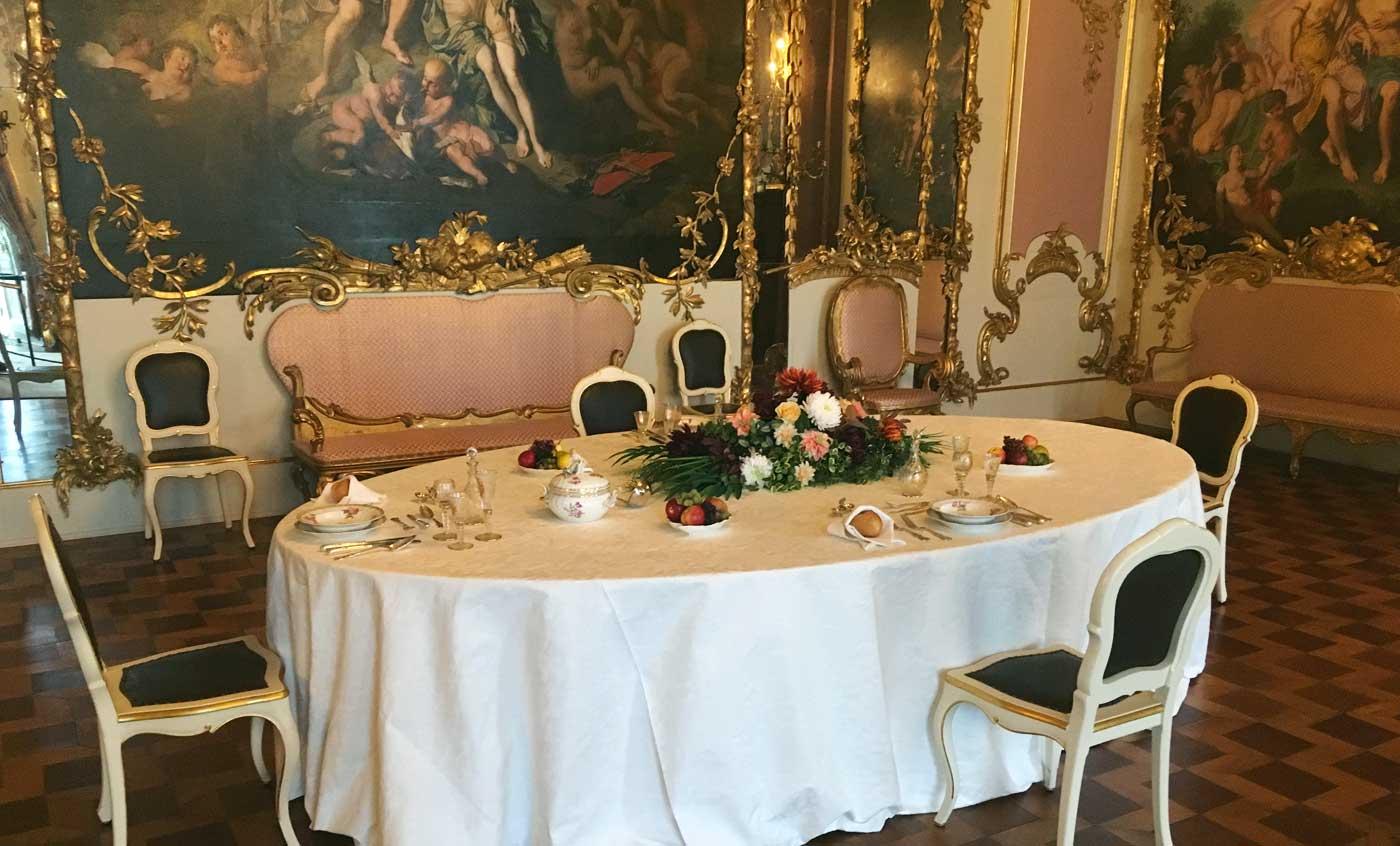 The table in the dining room at the Neues Palais is set as for the Kaiser‘s last dinner there on Oct. 29, 1918.